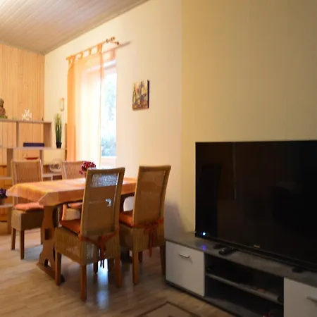 Spacious Eifel Escape, Cleaning Included Мандершайд